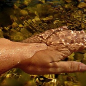 atractivo primaveral de una piscina natural